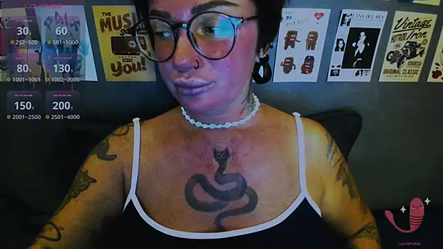 EllieOz online show from May 2026 07:19:02 PM