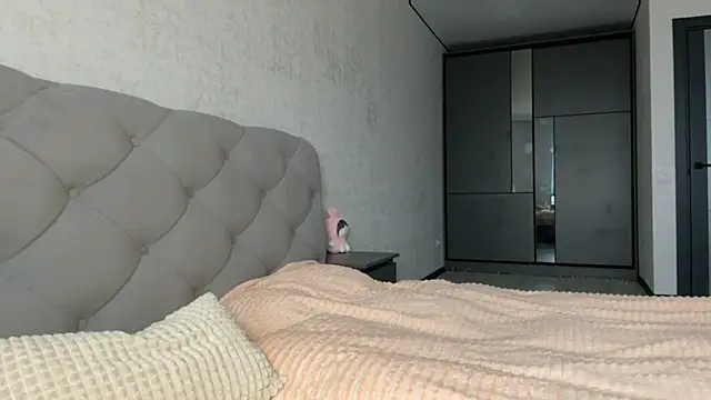 GracefulCharm online show from February 2025 06:11:02 AM