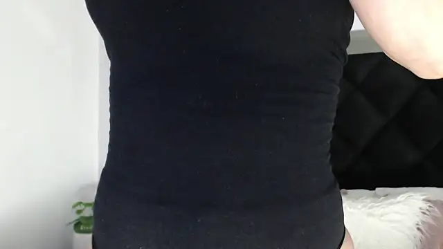 KinaCooper online show from March 2025 09:04:02 PM