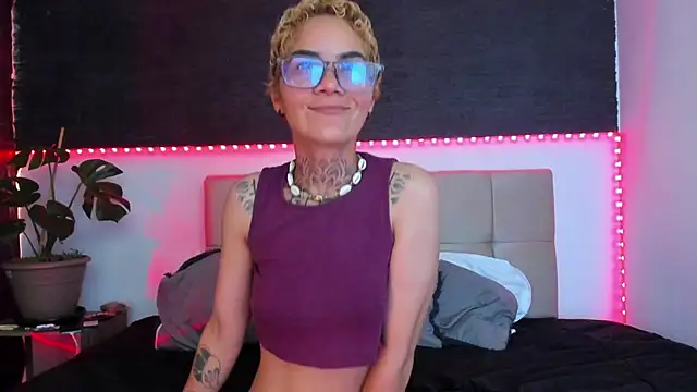 Snapshot of anaroman01 chatting on January 2025 10:06:02 PM anaroman01 online show from January 2025 10:06:02 PM