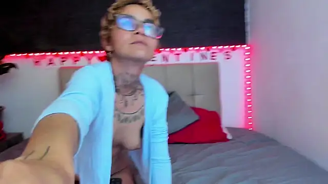 Snapshot of anaroman01 chatting on February 2025 07:27:01 PM anaroman01 online show from February 2025 07:27:01 PM