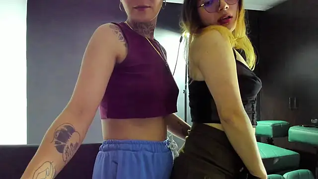 Snapshot of anaroman01 chatting on November 2025 01:38:02 AM anaroman01 online show from November 2025 01:38:02 AM