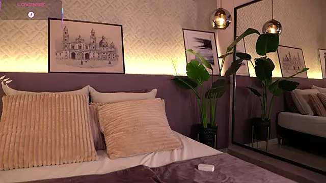 ElleDiane online show from September 2025 10:42:01 PM