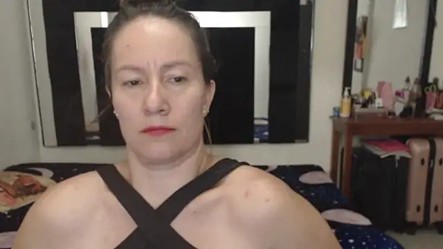 Snapshot of CATRINA-83 chatting on October 2025 12:33:02 AM CATRINA-83 online show from October 2025 12:33:02 AM