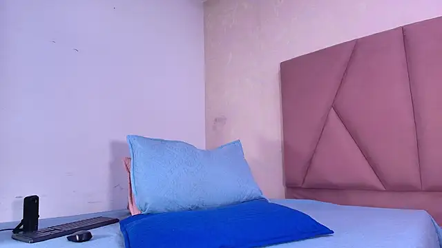 arl chloee online show from September 2025 03:06:02 AM