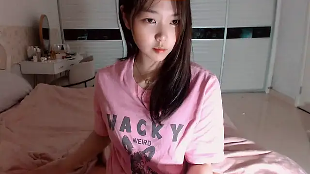 Snapshot of -Lucky_Girl chatting on June 2026 02:06:02 PM -Lucky Girl online show from June 2026 02:06:02 PM