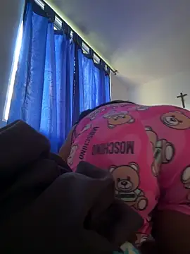 emmyjhonson07 online show from October 2025 01:12:01 PM