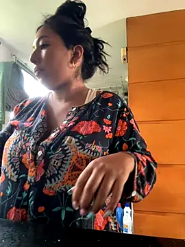 emmyjhonson07 online show from November 2025 12:39:02 PM