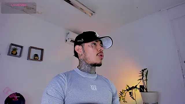 JordanSmiith  online show from February 2025 07:53:01 PM