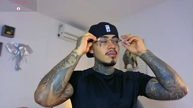 JordanSmiith  online show from December 2025 09:01:01 PM