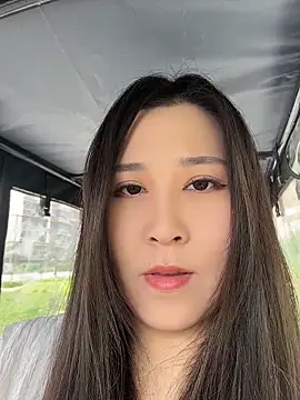 Snapshot of Fannywell chatting on May 2026 07:50:01 AM Fannywell online show from May 2026 07:50:01 AM