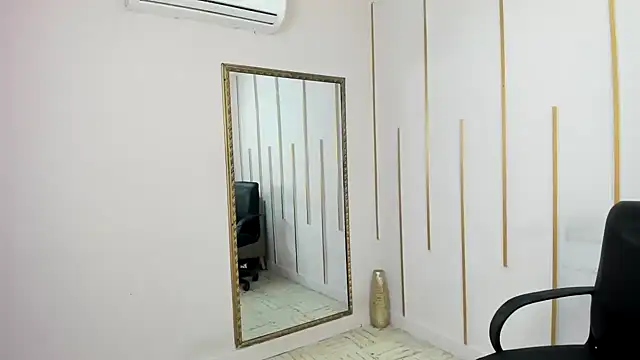 Snapshot of Nayariskaya chatting on February 2026 02:10:01 PM Nayariskaya online show from February 2026 02:10:01 PM