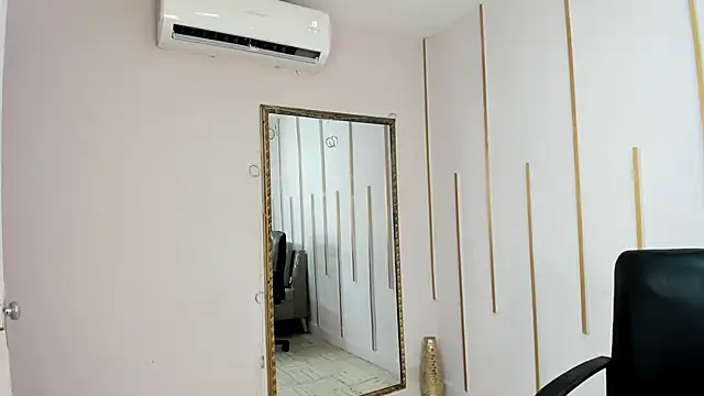 Snapshot of Nayariskaya chatting on February 2026 06:48:01 PM Nayariskaya online show from February 2026 06:48:01 PM