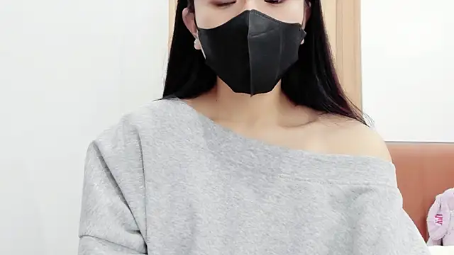 Lita-Julia online show from March 2025 11:06:01 PM