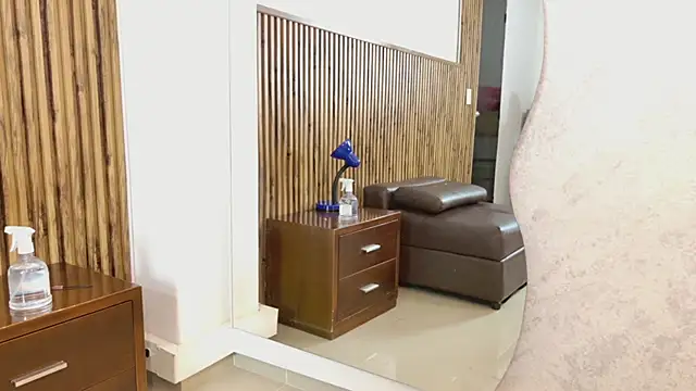 evelynjohnsoon online show from November 2025 11:53:01 AM