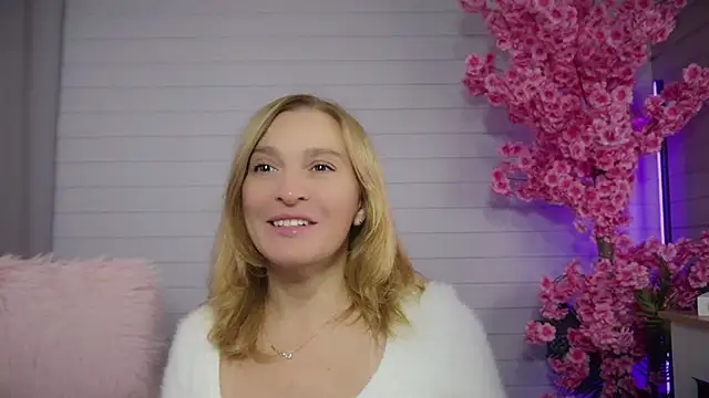 Snapshot of ms_natty chatting on October 2025 12:23:02 PM ms natty online show from October 2025 12:23:02 PM