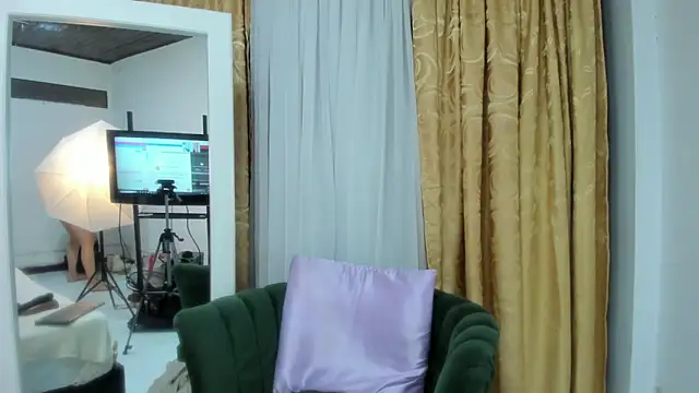 Snapshot of eva_loreti chatting on February 2025 01:36:01 AM eva loreti online show from February 2025 01:36:01 AM