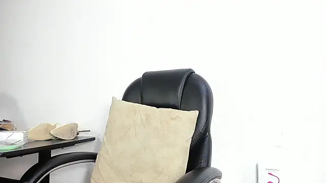 Snapshot of Barbie_girl_69 chatting on November 2025 05:15:02 PM Barbie girl 69 online show from November 2025 05:15:02 PM