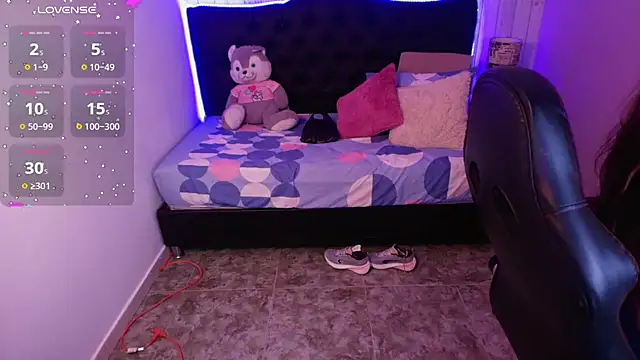 julieth love  online show from November 2025 01:28:01 PM