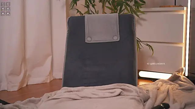 BellaGiaxx online show from September 2025 01:38:01 PM