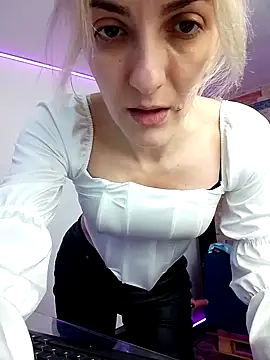 RileyLanna online show from October 2025 02:54:01 AM