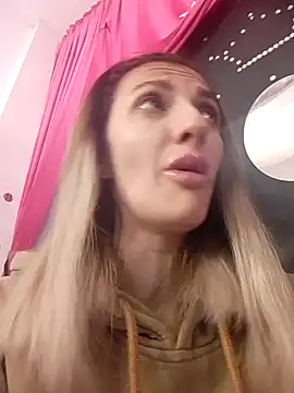 RileyLanna online show from December 2025 03:51:02 PM