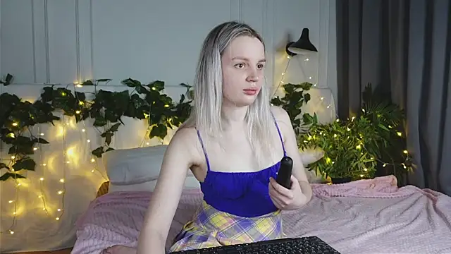 Beatrica Klein online show from March 2025 03:48:02 PM