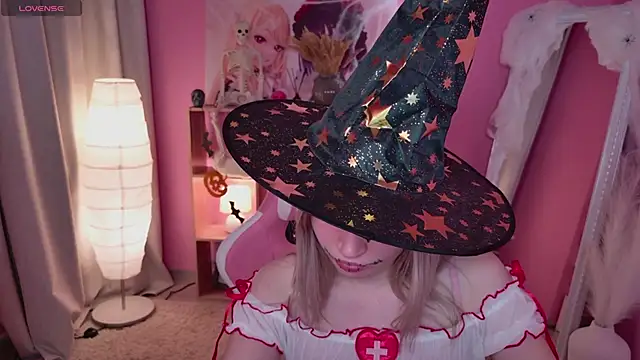 Beatrica Klein online show from October 2025 03:58:02 PM