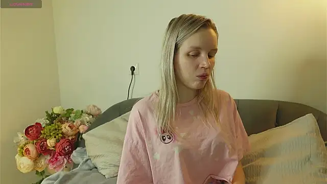 Beatrica Klein online show from November 2025 04:13:02 PM