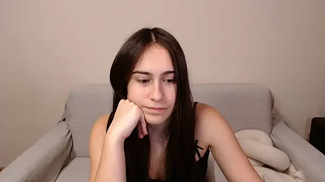 Snapshot of AliceKolltt chatting on December 2024 12:29:01 AM AliceKolltt online show from December 2024 12:29:01 AM