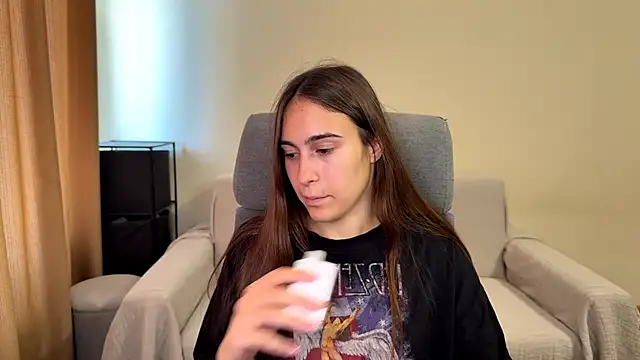 Snapshot of AliceKolltt chatting on September 2025 09:34:02 AM AliceKolltt online show from September 2025 09:34:02 AM