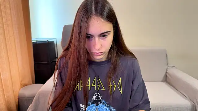 Snapshot of AliceKolltt chatting on October 2025 10:23:02 AM AliceKolltt online show from October 2025 10:23:02 AM