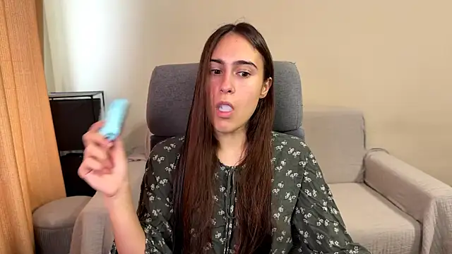 Snapshot of AliceKolltt chatting on October 2025 07:52:02 AM AliceKolltt online show from October 2025 07:52:02 AM