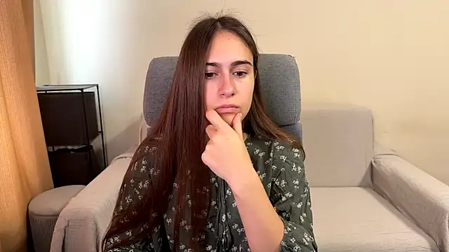 Snapshot of AliceKolltt chatting on October 2025 07:44:01 AM AliceKolltt online show from October 2025 07:44:01 AM