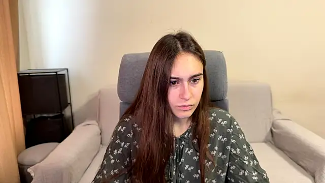 Snapshot of AliceKolltt chatting on October 2025 11:43:01 AM AliceKolltt online show from October 2025 11:43:01 AM