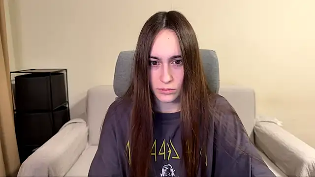 AliceKolltt online show from April 2026 08:20:02 PM