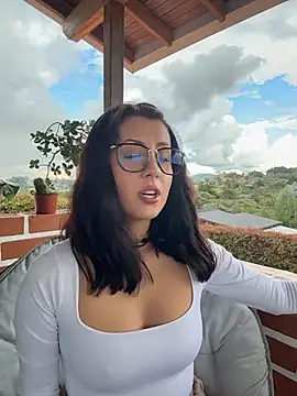 EmaSaenz online show from October 2025 09:02:01 PM