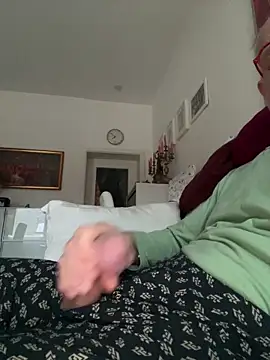 Snapshot of Frank22xx chatting on October 2025 05:52:02 AM Frank22xx online show from October 2025 05:52:02 AM