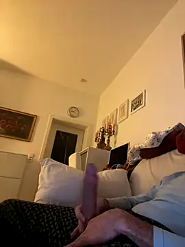 Snapshot of Frank22xx chatting on November 2025 08:07:01 PM Frank22xx online show from November 2025 08:07:01 PM