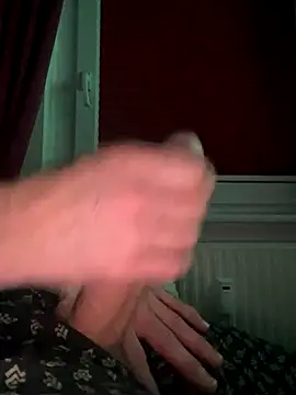 Snapshot of Frank22xx chatting on December 2025 09:32:02 PM Frank22xx online show from December 2025 09:32:02 PM