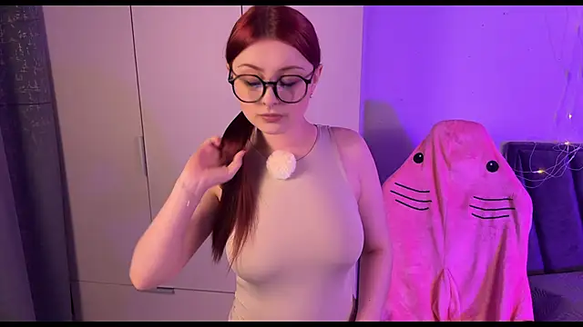 Snapshot of RozieRose chatting on October 2025 04:19:02 AM RozieRose online show from October 2025 04:19:02 AM