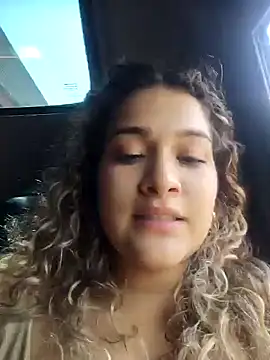 Sara smiiith211 online show from December 2024 06:28:02 PM