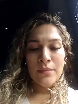 Sara smiiith211 online show from February 2025 06:48:01 PM