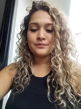 Sara smiiith211 online show from March 2025 08:50:02 PM