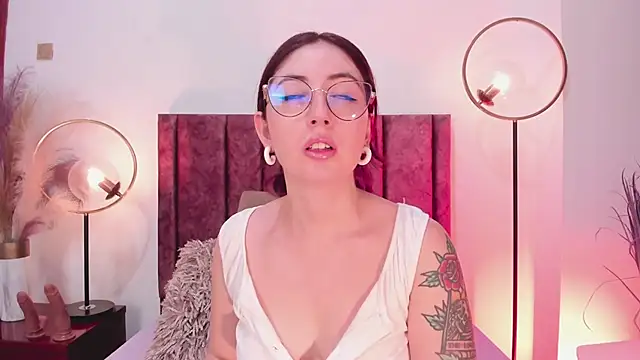 Emilywatsonn online show from January 2025 11:41:01 AM