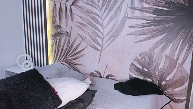 Samaantha-White online show from February 2025 03:04:01 PM