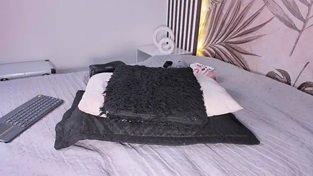 Samaantha-White online show from February 2025 03:20:02 PM