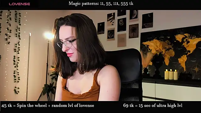 Snapshot of Alicia_x_art chatting on June 2026 05:50:02 PM Alicia x art online show from June 2026 05:50:02 PM