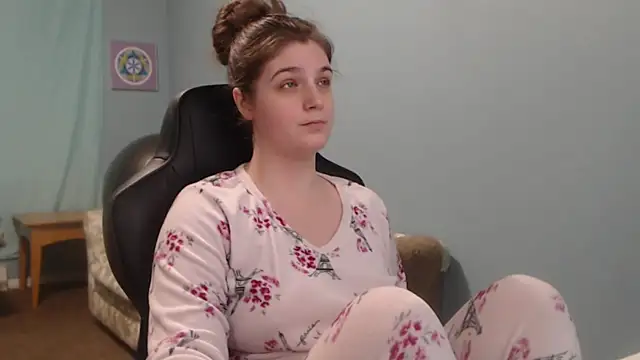 TreeJeanne online show from March 2025 05:16:01 AM