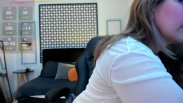 Melanie silver  online show from November 2025 08:53:01 PM